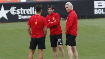 Marcelino, con su cuerpo técnico.