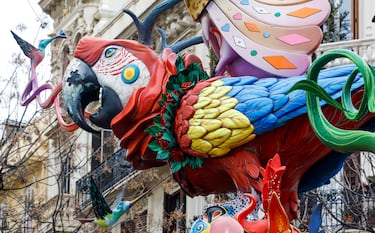 Este miércoles, 19 de marzo y día de San José, se celebrará el emocionante "Día de la Cremà" en las Fallas de Valencia, donde más de 700 monumentos que los artistas falleros han levantado por toda la ciudad arderán en un espectáculo impresionante. Marcando el broche de oro de la fiesta más emblemática de Valencia y una de las más multitudinarias de toda España. La noche se iluminará con fuegos artificiales.