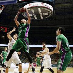 El Unicaja doma sin desgaste al Burgos y se pone líder ACB