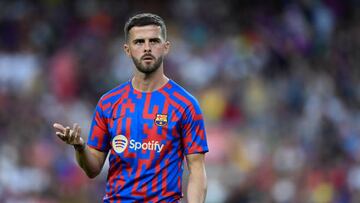 Miralem Pjanic of Barcelona during the warm-up before the Joan Gamper Trophy, friendly presentation match between FC Barcelona and  Pumas UNAM at Spotify Camp Nou on August 7, 2022 in Barcelona, Spain. (Photo by Jose Breton/Pics Action/NurPhoto via Getty Images)