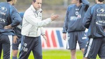 <b>FICHAJES</b>. "Se buscan puntas, sobre todo si se va Nihat"