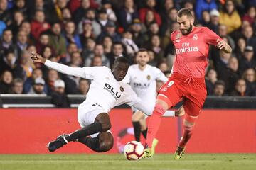 Mouctar Diakhaby con Karim Benzema.