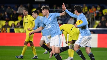 El delantero noruego del Celta J?rgen Strand Larsen celebra su gol, durante el partido de la jornada 18 de LaLiga que Villarreal CF y Celta de Vigo disputaron en el estadio de La Cer¨¢mica.