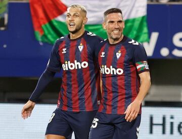 Stoichkov es omnipresente en el Eibar. El centrocampista sigue sumando jornadas en el once, después de otro completo partido en el que marcó un gol, dio otro y le anularon un restante. Además tuvo otras dos ocasiones más para marcar.