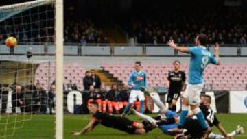 El Nápoles no falla en casa y aguanta el pulso a la Juventus