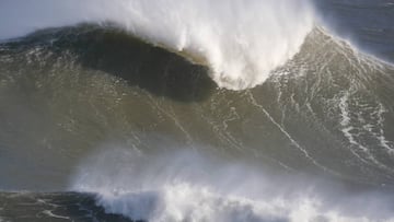 Olas gigantes del tif&oacute;n Lan en Jap&oacute;n