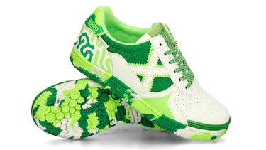 Regala fútbol: la camiseta del Real Madrid con un 20% de descuento lidera el desfile de rebajas de hasta el 60% en botas, sudaderas y zapatillas de Fútbol Emotion