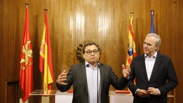 Raúl Sanllehí, junto al alcalde Jorge Azcón, durante la firma del convenio de patrocinio.