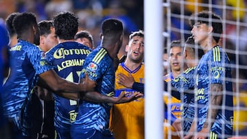 Cristian Borja of America and Fernando Gorriaran of Tigres during the 5th round match between Tigres UANL and America as part of the Liga BBVA MX, Torneo Apertura 2025 at Universitario Stadium, on August 16, 2025 in Monterrey, Nuevo Leon, Mexico.
