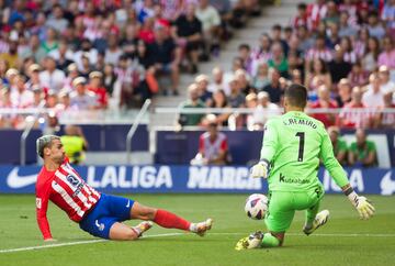 ¡Buena ocasión para Griezmann! Pase al espacio de De Paul para el francés, que se lanzó abajo ante Remiro pero no logró encontrar portería.