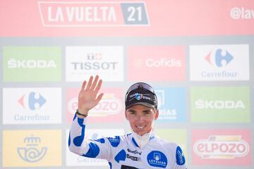 Romain Bardet con el maillot de la montaña.