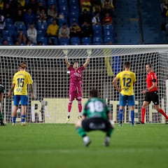 Pombo le revienta la siesta a Las Palmas