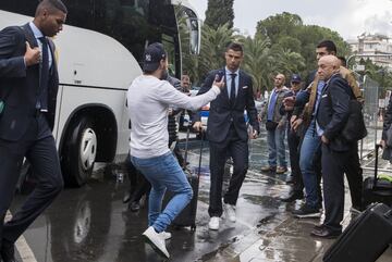 El susto de un aficionado a Cristiano en Nicosia en imágenes