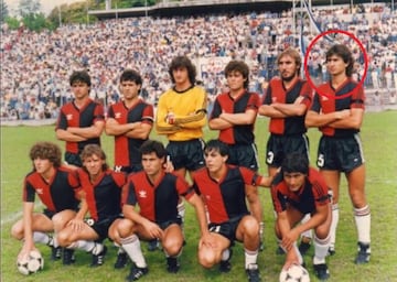 Era defensa y desempeñó casi toda su carrera en Newell's Old Boys. También pasó por Nueva Chicago y Central Córdoba. 