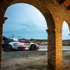 Sebastien Ogier se afianza en cabeza