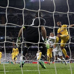 Los exárbitros dudan sobre el penalti a Lucas Vázquez