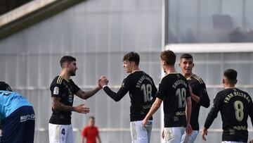 Unai Núñez, Strand Larsen, Carlos Domínguez, Williot Swedberg y Fran Beltrán celebran el segundo tanto del Celta contra el Vizela.