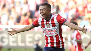 The 17-year-old sensation scored again against Atlético de San Luis and received warm words from the Chivas head coach.
