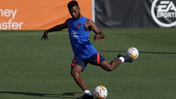 Lemar, en el último entrenamiento del Atlético en el Cerro antes de viajar a Wolfsburgo.