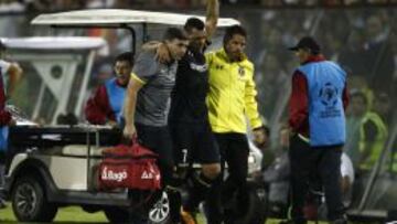 Paredes debió ser sustituido a raíz del esguince de tobillo.