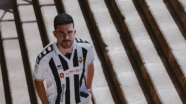 El Castellón agota en menos de 12 horas las camisetas retro