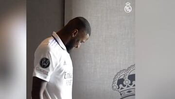 La reacción de Rüdiger al ponerse la camiseta del Madrid