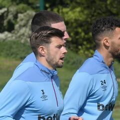 Jugadores del West Ham de Carlos Sánchez tienen síntomas