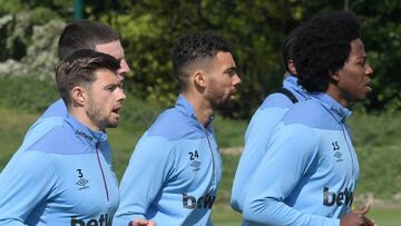 Ocho jugadores del West Ham de Carlos Sánchez tienen síntomas