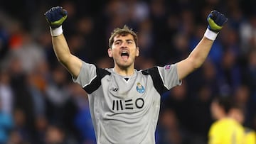 Iker Casillas celebra un gol durante el partido del Oporto ante el Brujas en la Champions League.