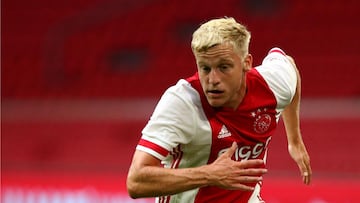 Van de Beek happy at Ajax amid Real Madrid, Man Utd links