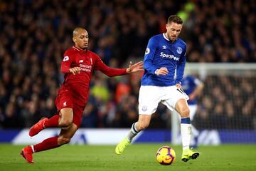 Fabinho tracks Gylfi Sigurdsson in the derby