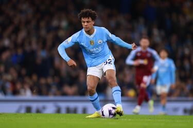 

El noruego saltó a la fama por ser uno de los grandes descubrimientos de Guardiola. La fractura en una pierna le mantiene sin jugar. Sólo pudo hacerlo, y como titular, en el partido de la Community Shield donde le dio tiempo a dar una asistencia. Jugador de regate y verticalidad en prácticamente todas las posiciones del frente ofensivo. Su posición natural es la de extremo derecho pero por sus características ha jugado en el costado izquierdo y en la punta de ataque. Además no es raro que ocupe uno de los puestos en el centro del campo. Un nombre más con el que Noruega puede proyectar un gran futuro.