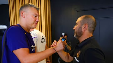 Jasikevicius y Chus Mateo se saludan antes de la final.