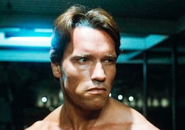 Por qué Arnold Schwarzenegger cambia de peinado en mitad de ‘Terminator’: muy pocos se dieron cuenta