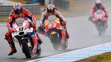 Petrucci delante de M&aacute;rquez y Dovizioso.