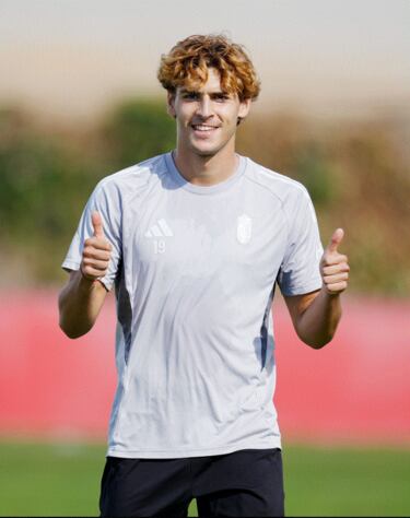 Malestar en el Granada por el polémico beso de Alejo a Hormigo