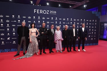 El equipo de la serie 'Poquita fe'  posa en la alfombra roja de los Premios Feroz 2026, en el Pazo da Cultura, en Pontevedra, Galicia. 