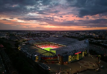 El actual estadio ubicado en Gran Mnchester tiene una capacidad de 76.000 espectadores siendo, despus de  Wembley Stadium, el segundo estadio de ftbol ms grande en el Reino Unido, y el undcimo ms grande de Europa. Su apertura fue el 19 de febrero de 1910.