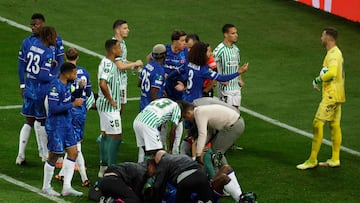 El penalti de James que reclamó el Betis: “Es una disputa de balón”