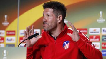 Simeone despeja la polémica del escudo: "Llegar a semis nos unirá"