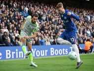Soccer Football - Premier League - Chelsea v Manchester City - Stamford Bridge, London, Britain - April 12, 2026 Manchester City's Bernardo Silva in action with Chelsea's Cole Palmer REUTERS/Isabel Infantes EDITORIAL USE ONLY. NO USE WITH UNAUTHORIZED AUDIO, VIDEO, DATA, FIXTURE LISTS, CLUB/LEAGUE LOGOS OR 'LIVE' SERVICES. ONLINE IN-MATCH USE LIMITED TO 120 IMAGES, NO VIDEO EMULATION. NO USE IN BETTING, GAMES OR SINGLE CLUB/LEAGUE/PLAYER PUBLICATIONS. PLEASE CONTACT YOUR ACCOUNT REPRESENTATIVE FOR FURTHER DETAILS..