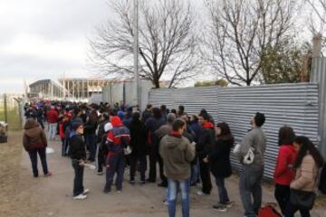 Colas infinitas de los seguidores del San Lorenzo para ver la Gran Final