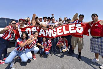 Los aficionados ya calientan el previo a la Final del Clausura 2017 que se disputará en el Estadio Chivas