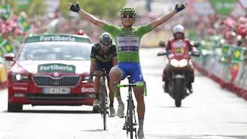 Matteo Trentin (primer t&eacute;rmino) se impone al espa&ntilde;ol Jos&eacute; Joaqu&iacute;n Rojas (Movistar) (atr&aacute;s) en la d&eacute;cima etapa de la Vuelta a Espa&ntilde;a: Caravaca de la Cruz-Alhama de Murcia.