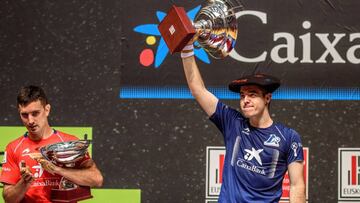 Los finalistas, en el podio, con Irribarria campeón