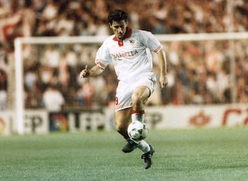 FUTBOL SUKER, JUGADOR DEL SEVILLA