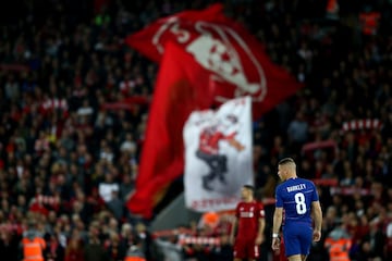 El jugador del Chelsea, Barkley, durante el encuentro de la Carabao Cup entre el Liverpool y el Chelsea. 