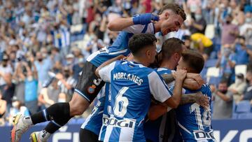 Espanyol's players celebrate their opening goal scored by Spanish forward Raul de Tomas during the Spanish League football match between RCD Espanyol and Club Atletico de Madrid atxA0the RCDE Stadium in Cornella de Llobregat on September 12, 2021. (P