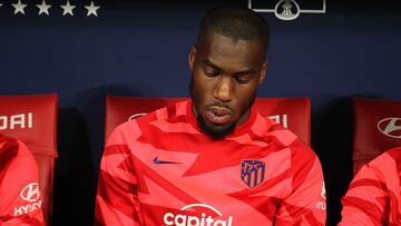 Kondogbia, en el banquillo durante el Atlético-Real Sociedad