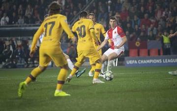 El astro argentino robó el balón en la alta presión del Barça, se la dio a Arthur y el brasileño se la devolvió para que Messi la mandara al fondo de la red.